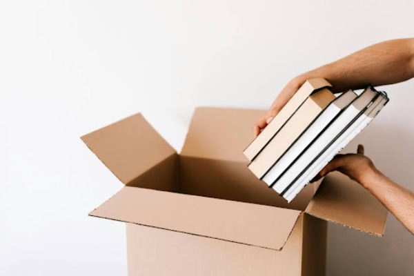 5 Best Boxes for Shipping Books: Sizes & Types